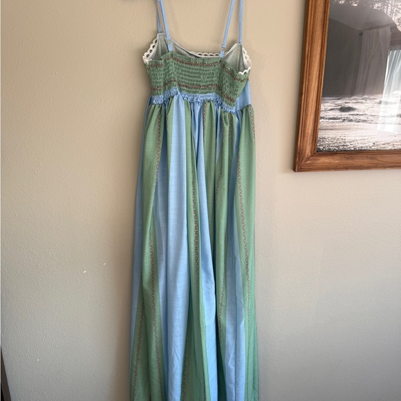 Elegant Blue and Green Maxi Dress - Picture 5 of 6